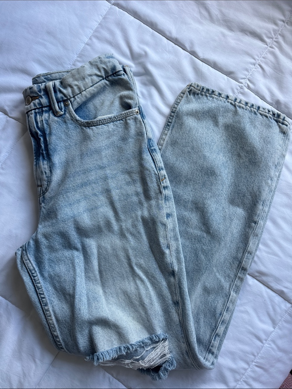 Good American size 28 inch waist Light Wash Denim Jeans - Distressed Hem